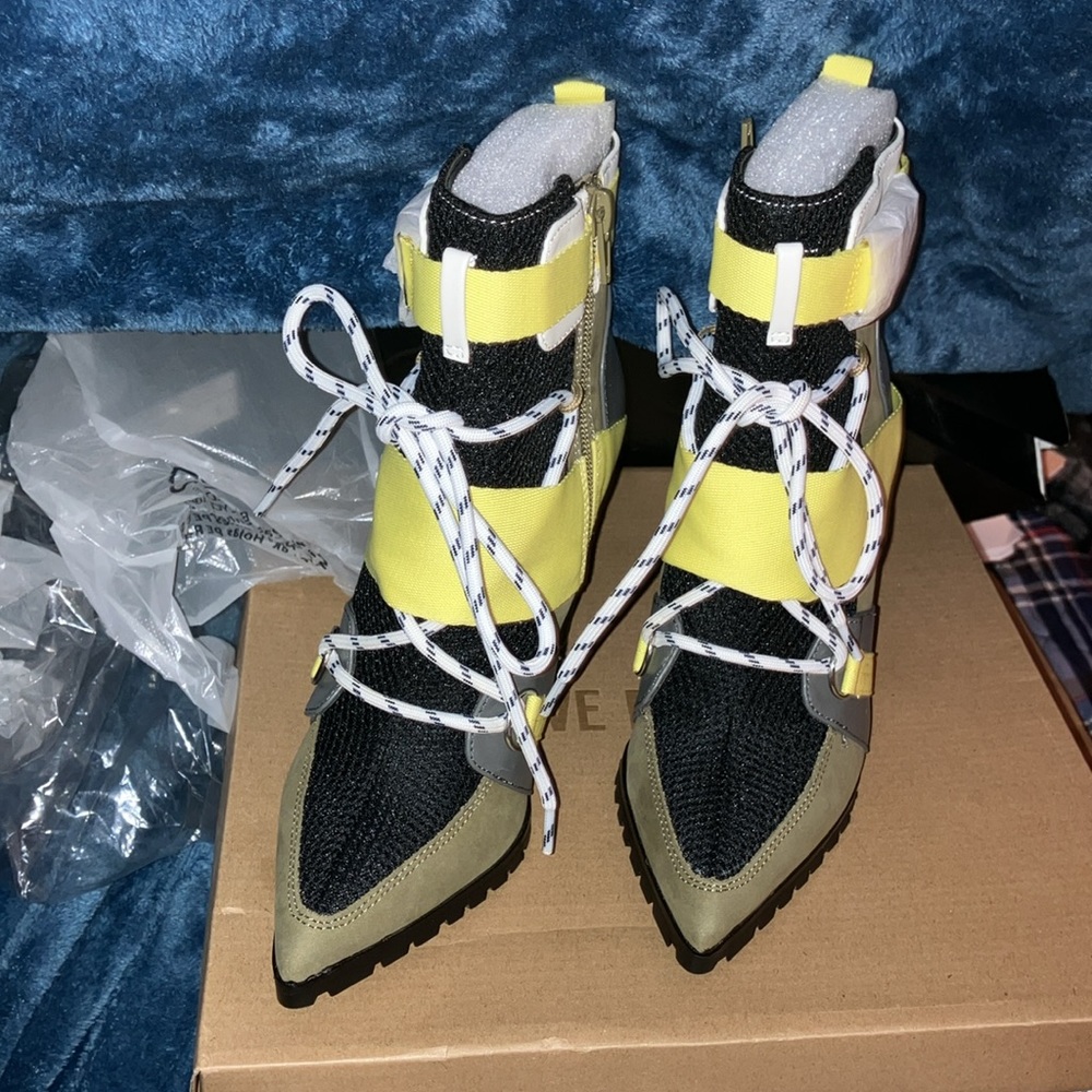 Brand new Steve Madden illusion green multi/olive green grey black&yellow